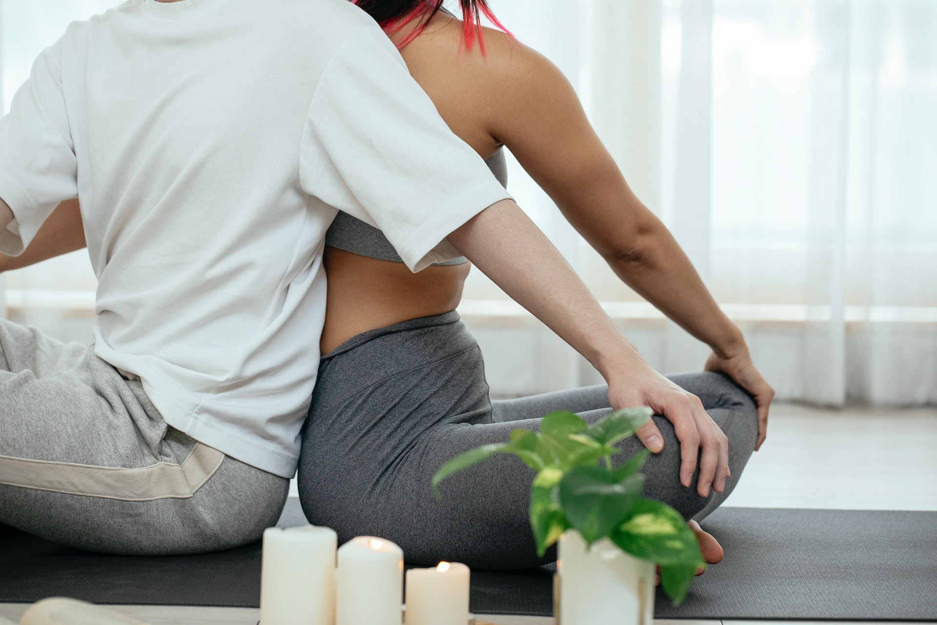 Posizioni Yoga Da Fare In Coppia Benessere Yoga